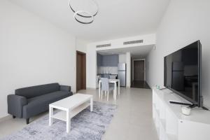 Splendid 1BR in Living Garden