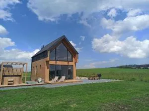 Zielone Wzgórze komfortowy klimatyzowany domek z balią z aeromasażem - Gołoqłowy