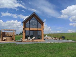 Zielone Wzgórze komfortowy klimatyzowany domek z balią z aeromasażem