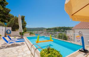 Cozy Apartment In Pucisca With Wifi