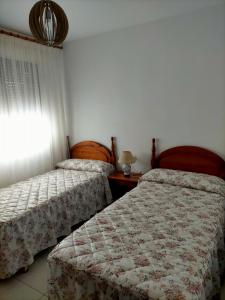 Apartamento primera linea con piscina y parking.