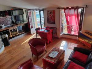 Balcony last floor harbour Nice parking on demand