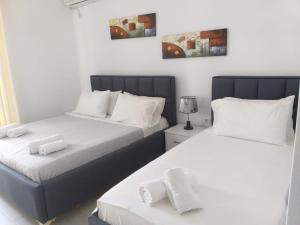 Deka-X Rooms