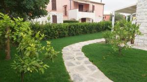 Casa Antia, nuovo bilocale con giardino in Residence con piscina