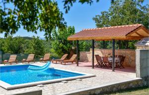 3 Bedroom Cozy Home In Hrvace