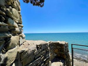 Il Poggetto primo piano, 4 camere, terrazza vista mozzafiato a soli 200 m dal mare! by Alfareal