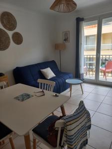 CANET Plage appartement vue latérale mer, 1 chambre , WIFI, climatisation, parking sécurisé couvert