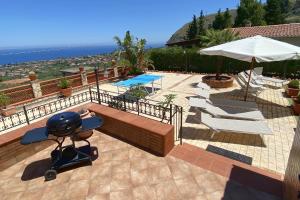 Villa Belvedere di Altavilla with Pool and Near The Sea