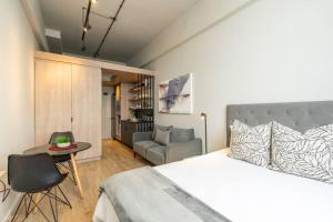 Comfy Studio - CoWorking - City Views