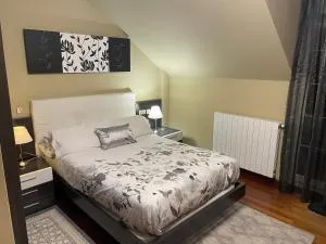 Habitaciones en chalet con jardín - Oruña