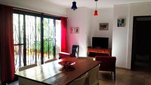Casa céntrica con cochera y patio