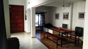 Casa céntrica con cochera y patio