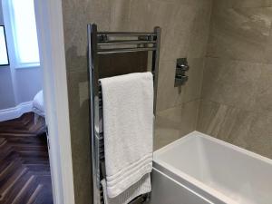 Homestay SW6 Near Central London! A Plus Double Bed and Private Bath