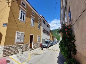 4 Colors Rooms, Cres