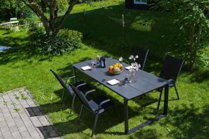 HaHa Nordic Home Partille Large 3BR Home for 7 Guests with 2 Kitchens, Garden & Parking