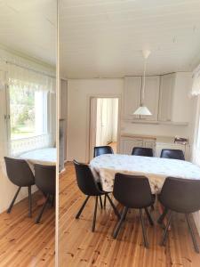 Idyllinen mökki ja pihasauna jokirannassa - sisältää liinavaatteet ja loppusiivouksen