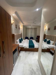 JP INN Near Ashram Chowk