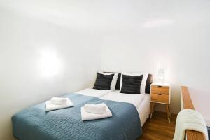 Central & colorful studio with air conditioning