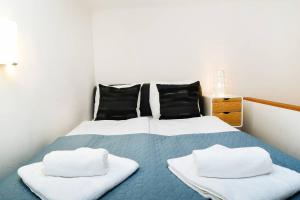 Central & colorful studio with air conditioning