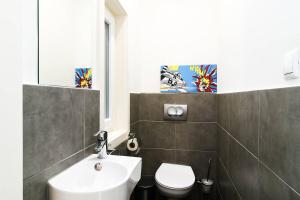 Central & colorful studio with air conditioning