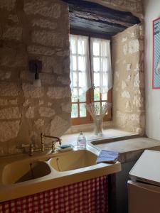 La Maison dAlienor Les Valmurs