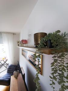 Teal Apartment-free garage parking