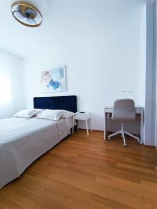 Teal Apartment-free garage parking