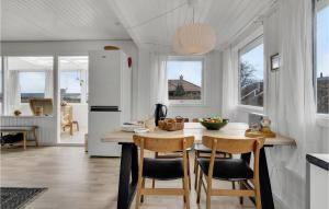 3 Bedroom Cozy Home In Farsø