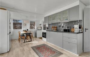 3 Bedroom Cozy Home In Farsø