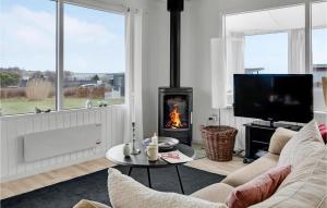 3 Bedroom Cozy Home In Farsø