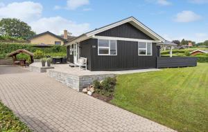 Beautiful Home In Hejls With Wifi