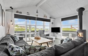 Beautiful Home In Hejls With Wifi