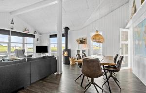 Beautiful Home In Hejls With Wifi