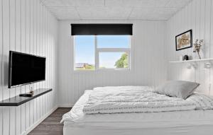 Beautiful Home In Hejls With Wifi