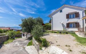 Lovely Apartment In Omisalj With Wi-Fi