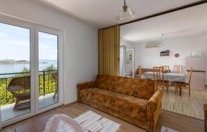 Lovely Apartment In Omisalj With Wi-Fi 