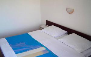 4 Bedroom Stunning Apartment In Banjol