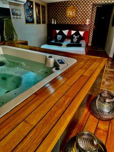 B&B / Chambres d'hotes SUITE 785 Chambre Jacuzzi Sauna : photos des chambres