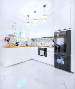 Casa Mario, La Zenia Boulevard area,fantastic 2 bedrooms, 2 bathrooms house with communal swimming pool and barbecue