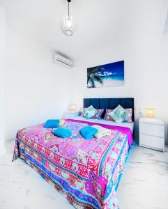 Casa Mario, La Zenia Boulevard area,fantastic 2 bedrooms, 2 bathrooms house with communal swimming pool and barbecue