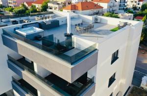 FUX LUXURY rooftop terrace JACUZZI & BBQ