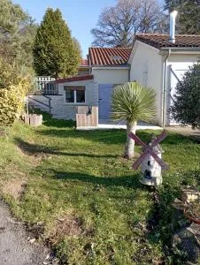 Petit gite paisible en bord de lac - 拉卡佩勒－维耶斯康