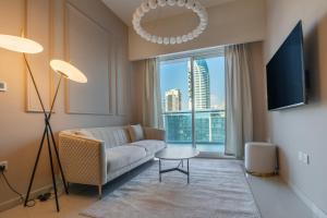 Stylish high floor apartment with Burj View