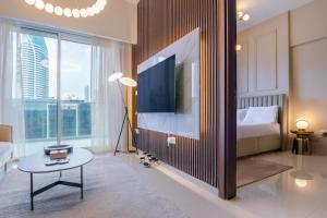 Stylish high floor apartment with Burj View