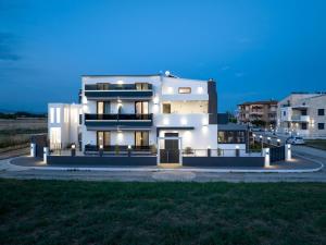 Grand Wave Luxury Suites