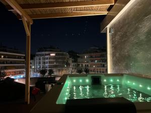 Athens Top Penthouse Apartment With Spa 5' to Metro
