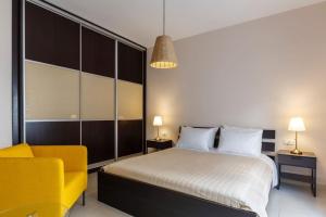 J&G Rhodes city flat