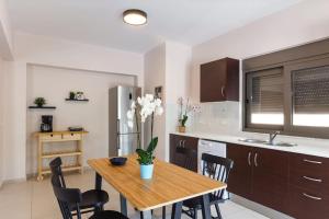 J&G Rhodes city flat