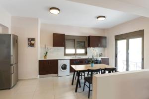 J&G Rhodes city flat