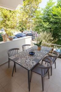 J&G Rhodes city flat